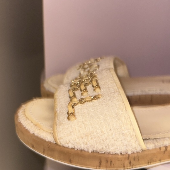 Chanel slides - Picture 4 of 7